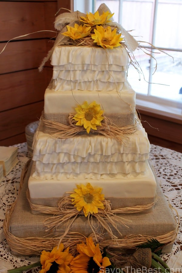 Country Wedding Cake Burlap Country themed wedding cake