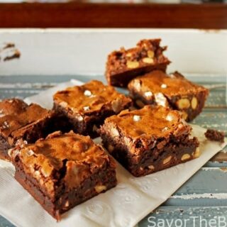 Chewy Brownies with Almonds and Sea salt