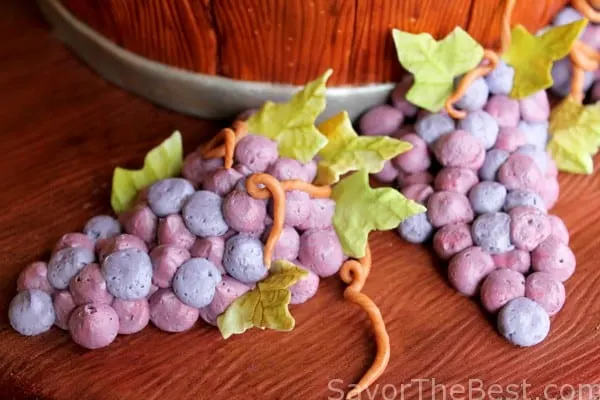 Buttercream grapes