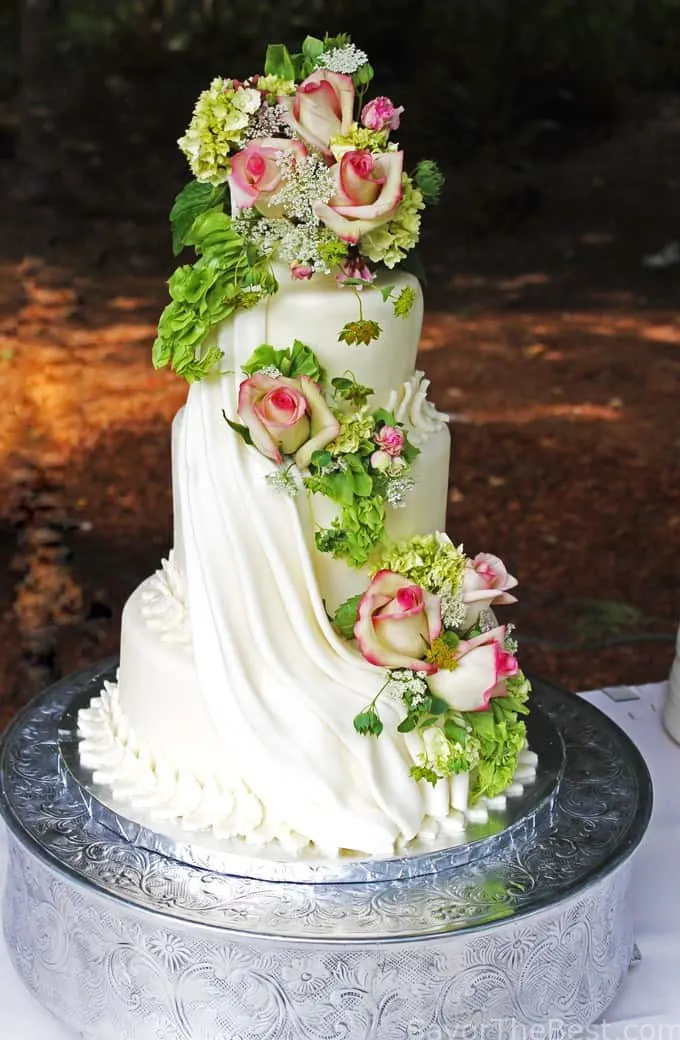 cascading flowers cake design