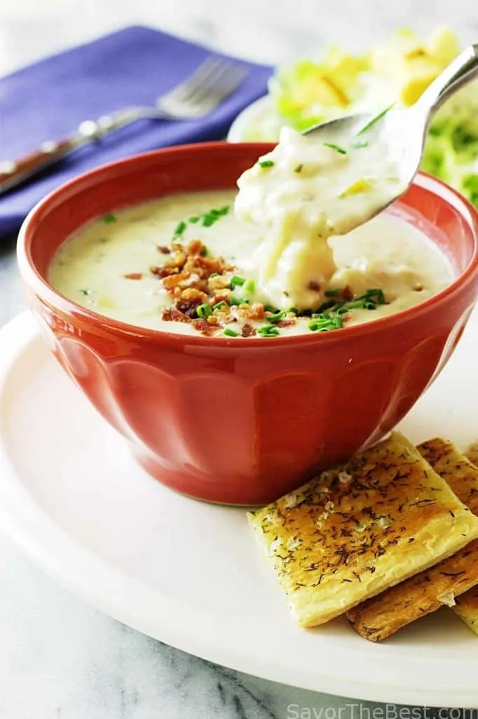 clam-chowder-with-puff-pastry-crackers_0758