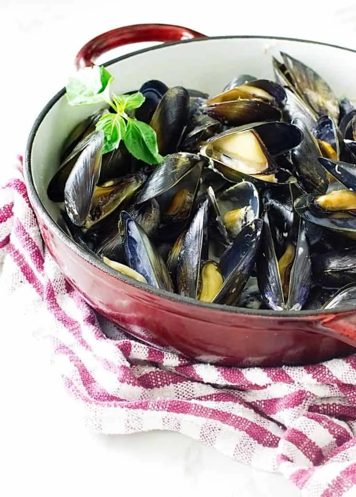 Lemongrass-Coconut Steamed Mussels