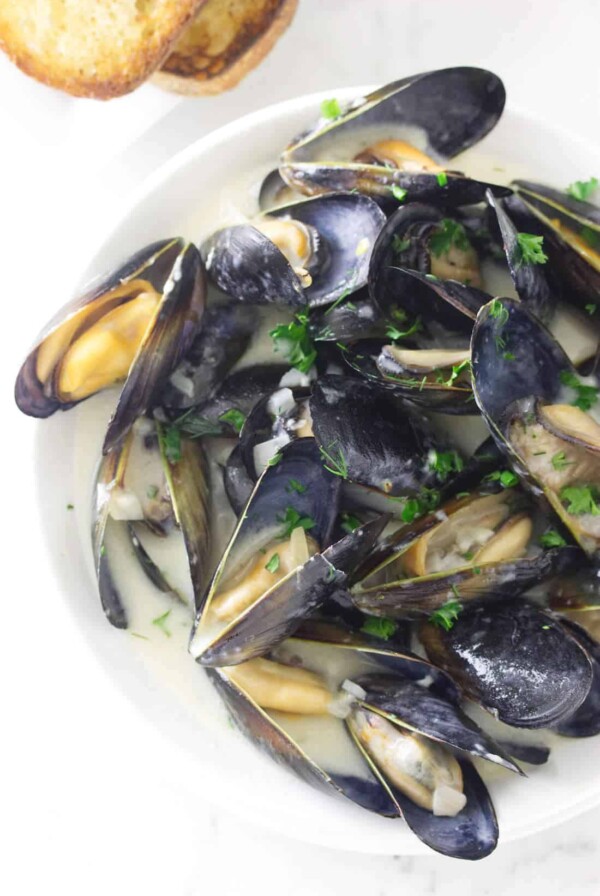 Mussels in Garlic Wine Sauce