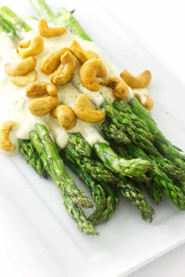 Roasted asparagus with curry sauce