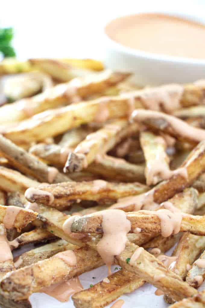 Air fried french fries with fry sauce drizzled on top