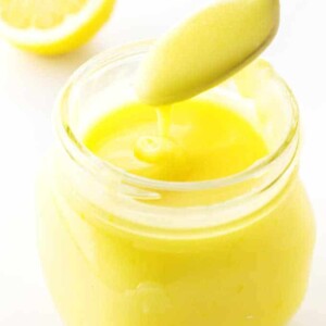 Creamy lemon dessert sauce