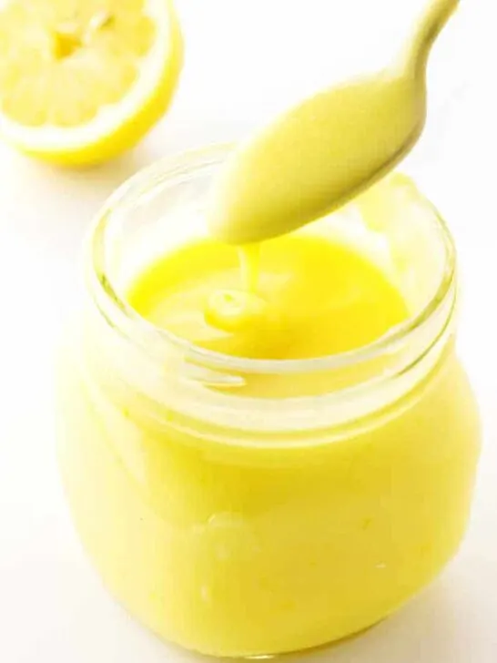 Creamy lemon dessert sauce