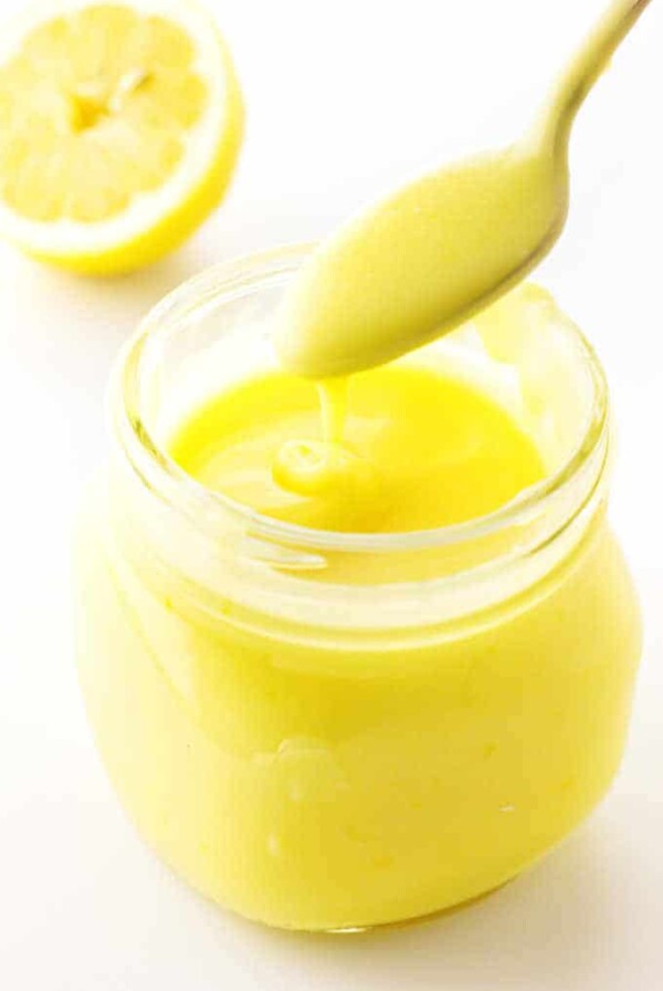 Creamy lemon dessert sauce