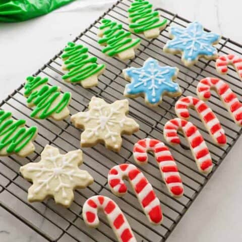 decorating christmas sugar cookies