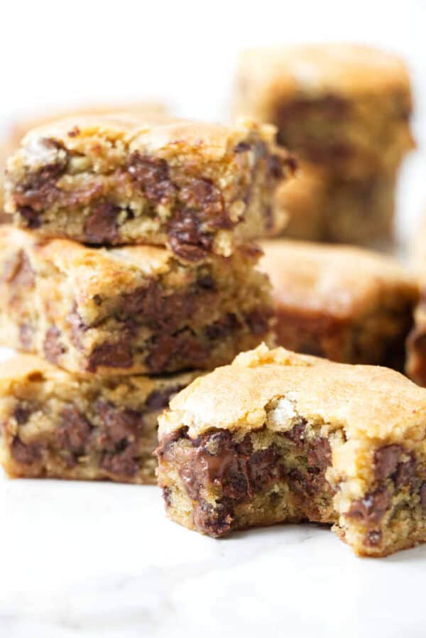 Blondie Brownie (easy one bowl recipe) Savor the Best