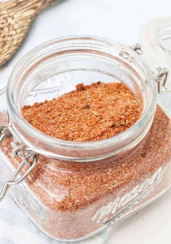 Barbeque seasoning blend in a jar