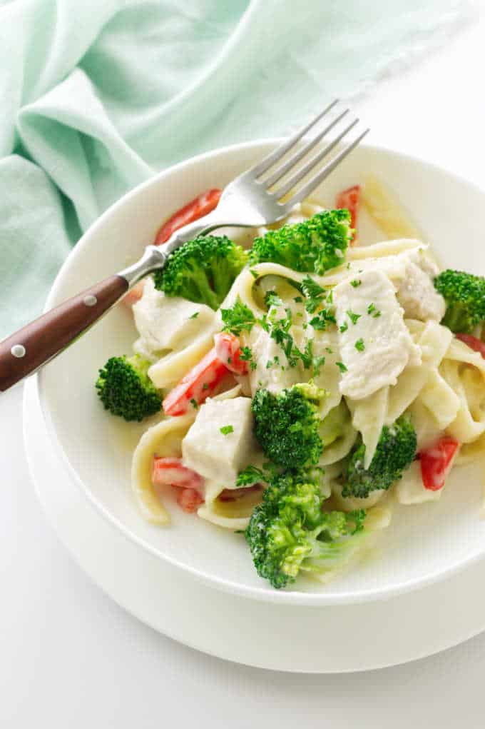 Overhead view of a serving of chicken, pasta, broccoli and red bell pepper