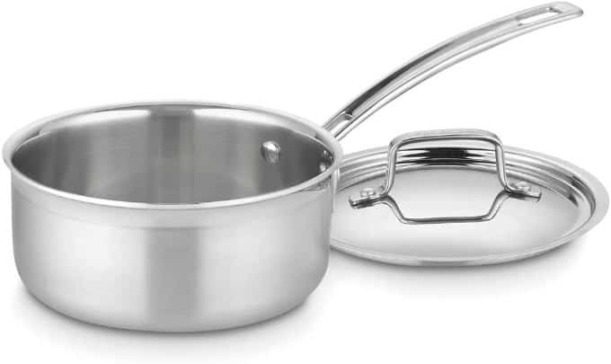 Sturdy saucepan with a lid.