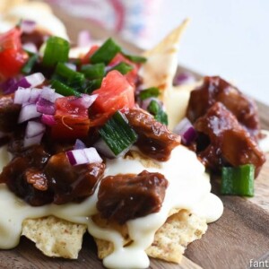 A plate of bbq nachos.