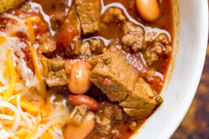 A bowl of chili with beans.