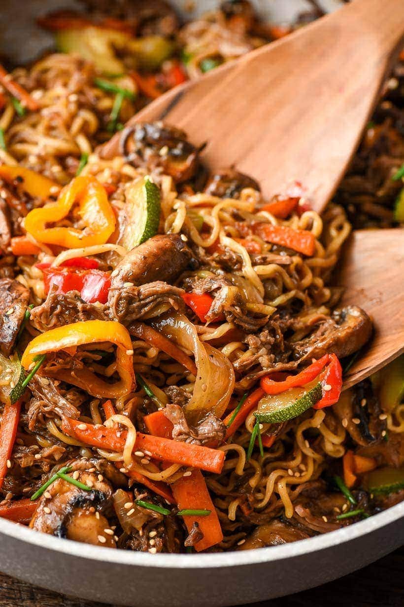 A skillet filled with beef ramen stir fry.