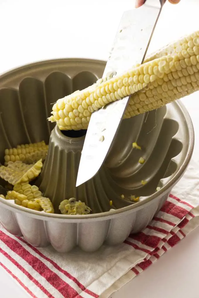 How to remove corn from the cob