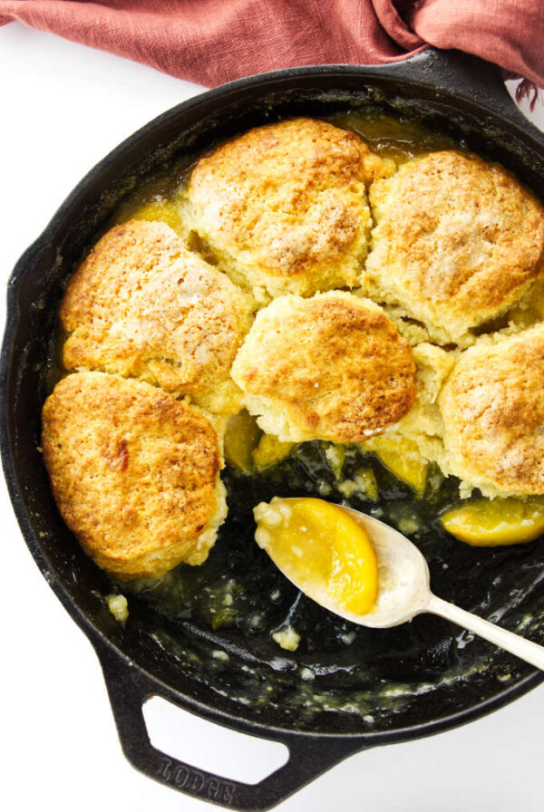 Overhead view of part of thenskillet peach cobbler with