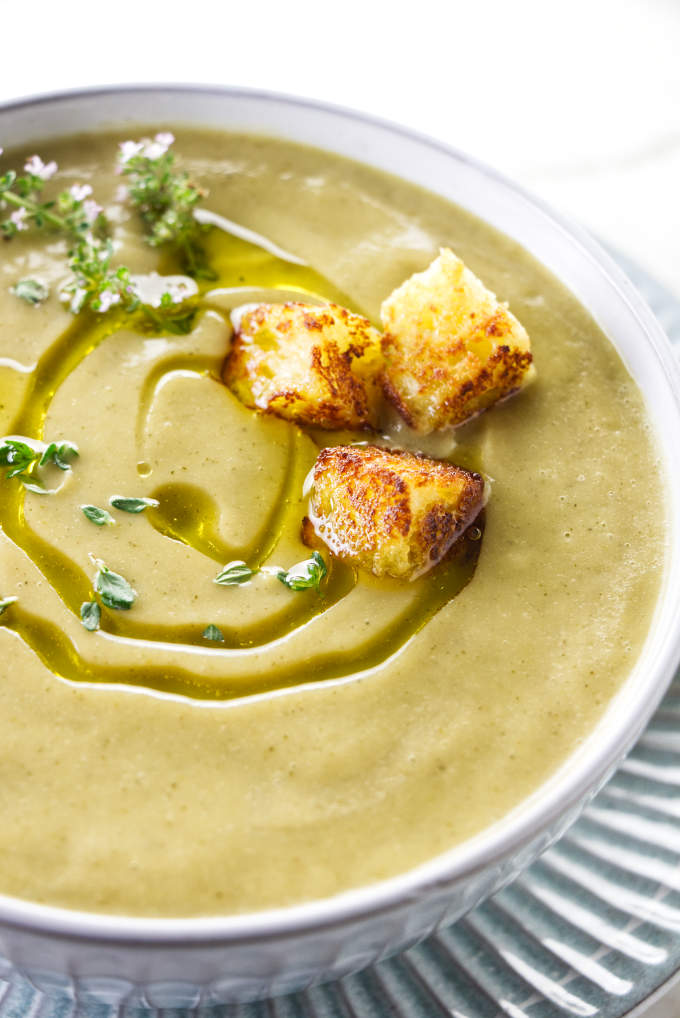Zucchini garlic soup with a swirl of olive oil on top.
