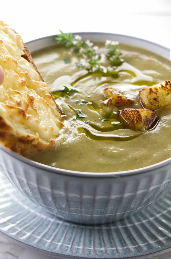 A bowl of soup made with courgette and garlic.