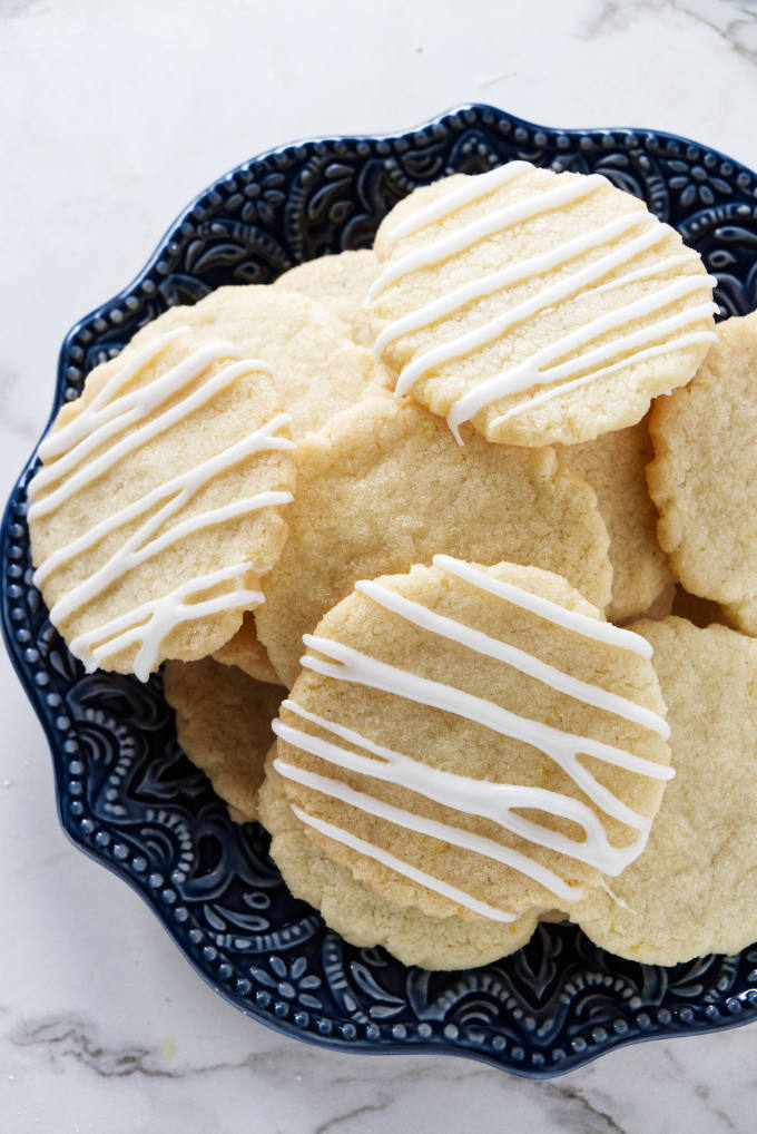 A plate filled with lemon cookies.