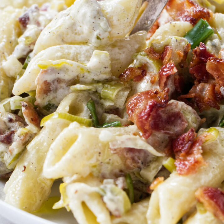 Pasta with leeks and bacon.