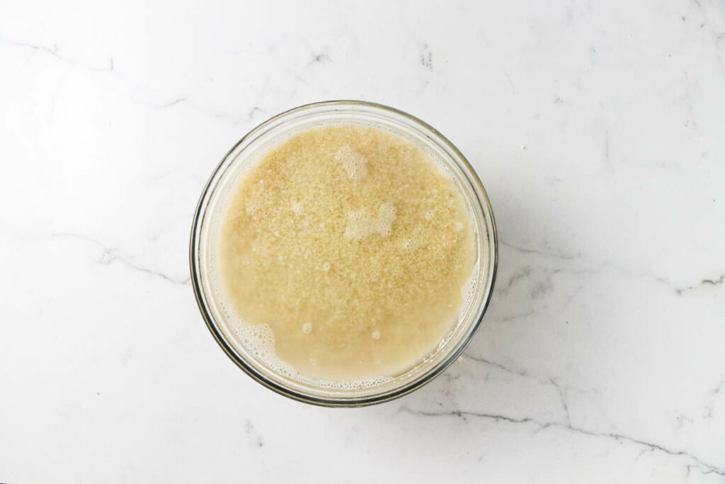 Soaking bulgur in water.