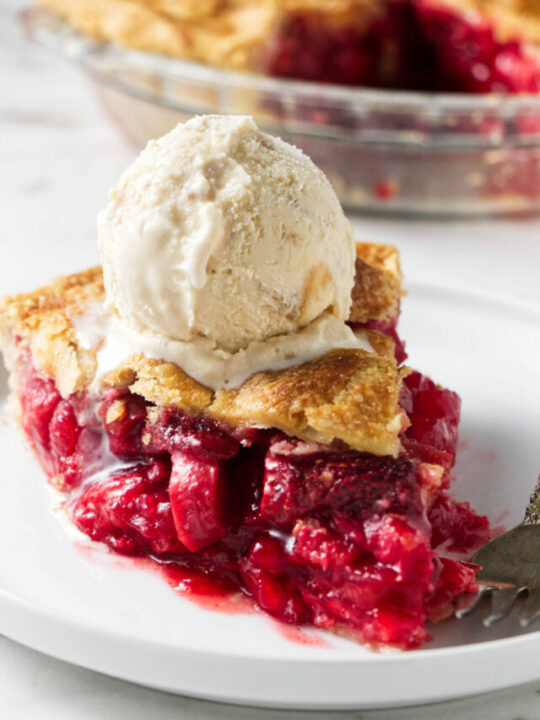 cropped-strawberry-rhubarb-pie-ws-1.jpg