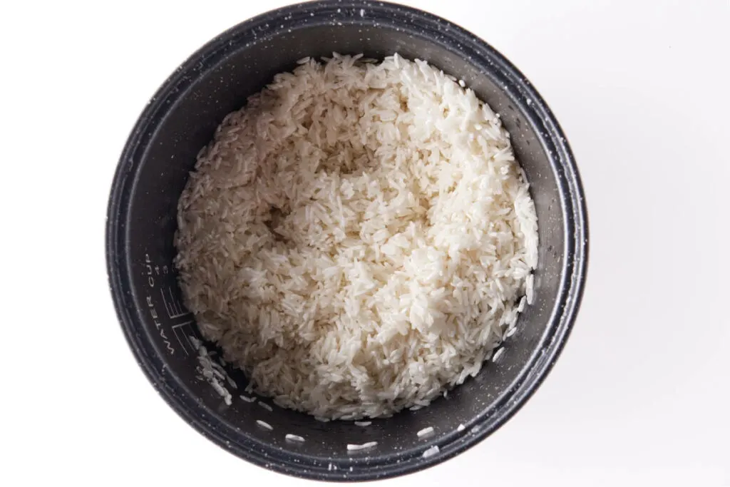 Rinsed rice in rice cooker inner pot