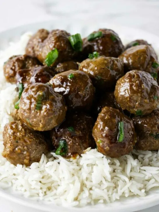 Meatballs on a bed of white rice.