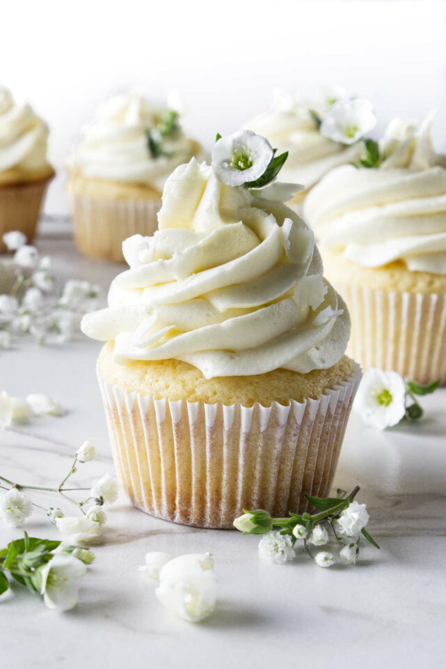 White Chocolate Cupcakes With Buttercream Savor The Best