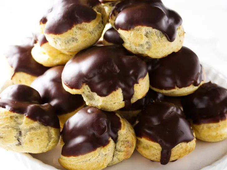 Several profiteroles made with pate a choux.