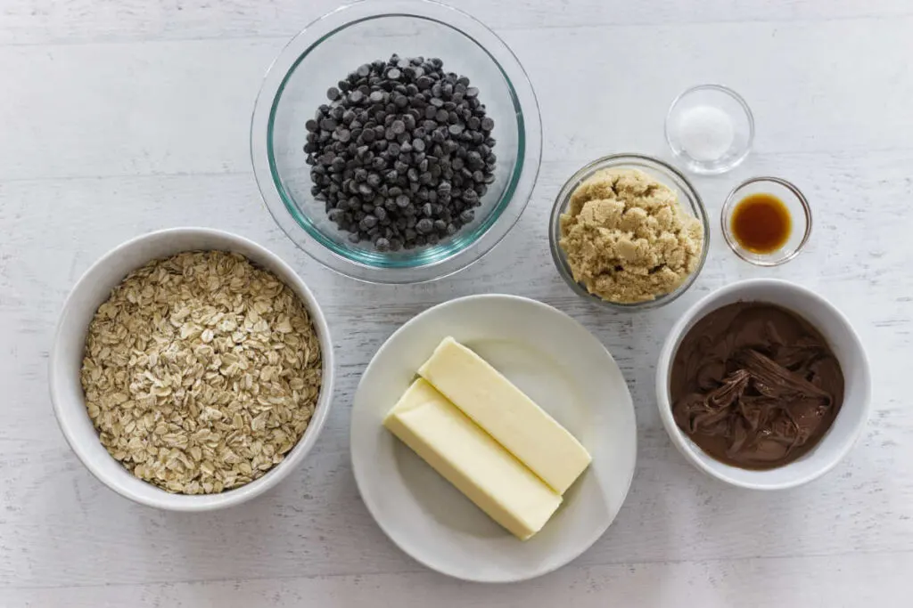 Ingredients for nutella oatmeal bars.