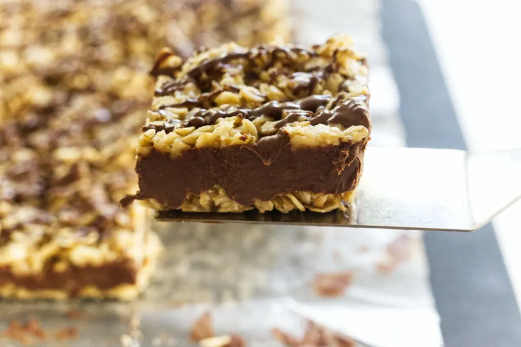 Serving a slice of a no-bake nutella bar.