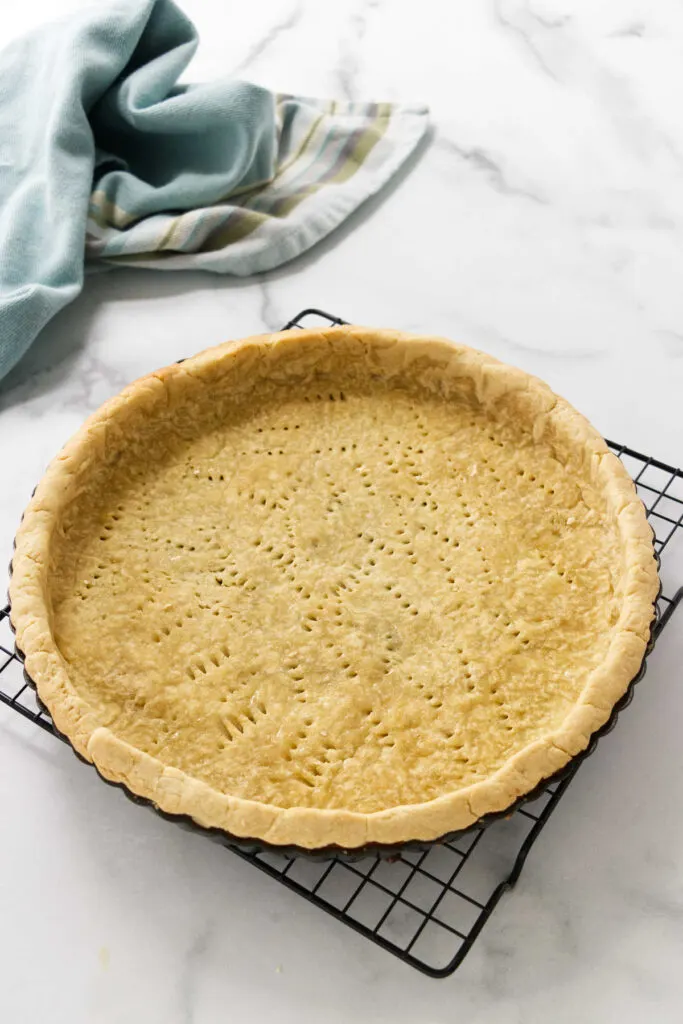 Cooling the par baked crust on a wire rack.