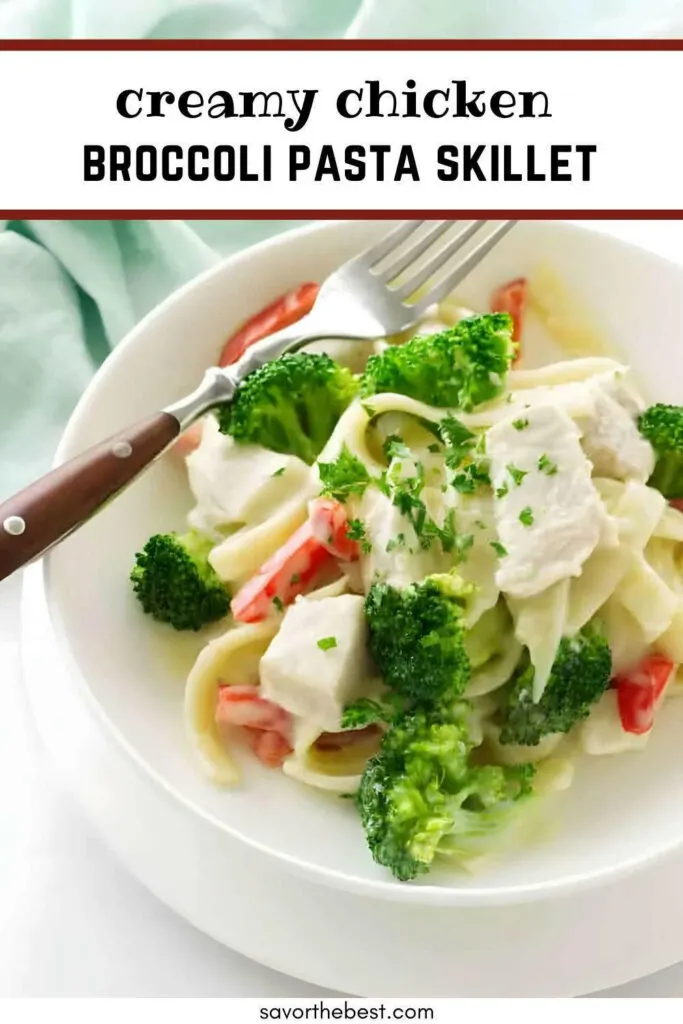 A bowl of pasta with chicken and broccoli.