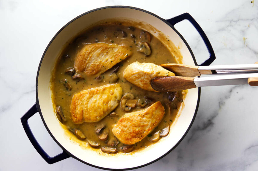 Adding chicken to the sauce for boneless chicken breast.