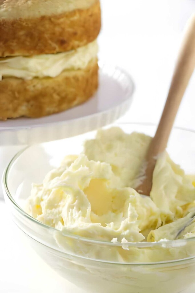 Glass bowl of vanilla filling for cake.