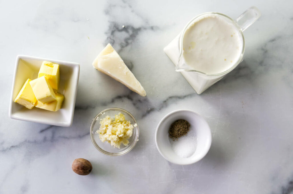 Ingredients used to make alfredo sauce with cream.