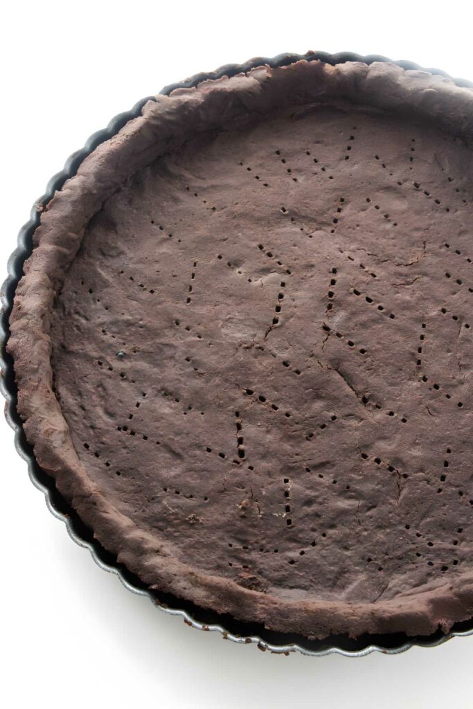  A chocolate shortbread tart crust cooling in the pan.